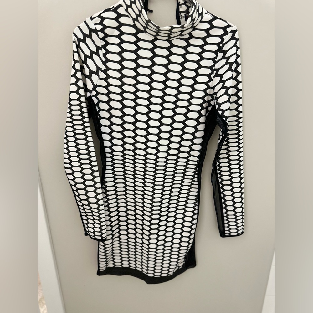 Bodycon Mini Dress! Abstract design will draw attention!